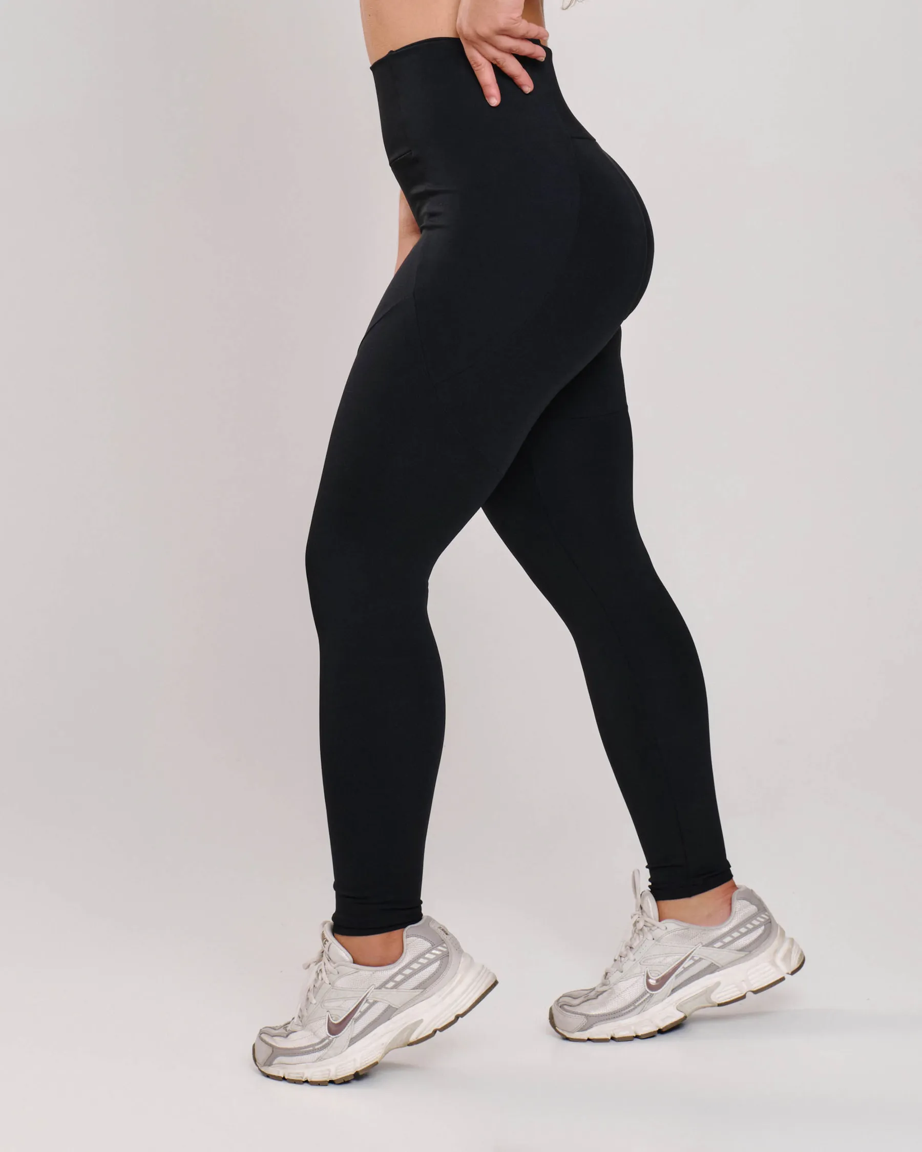 Calça Legging Recorte Com Bolso Preta Ju Mamute