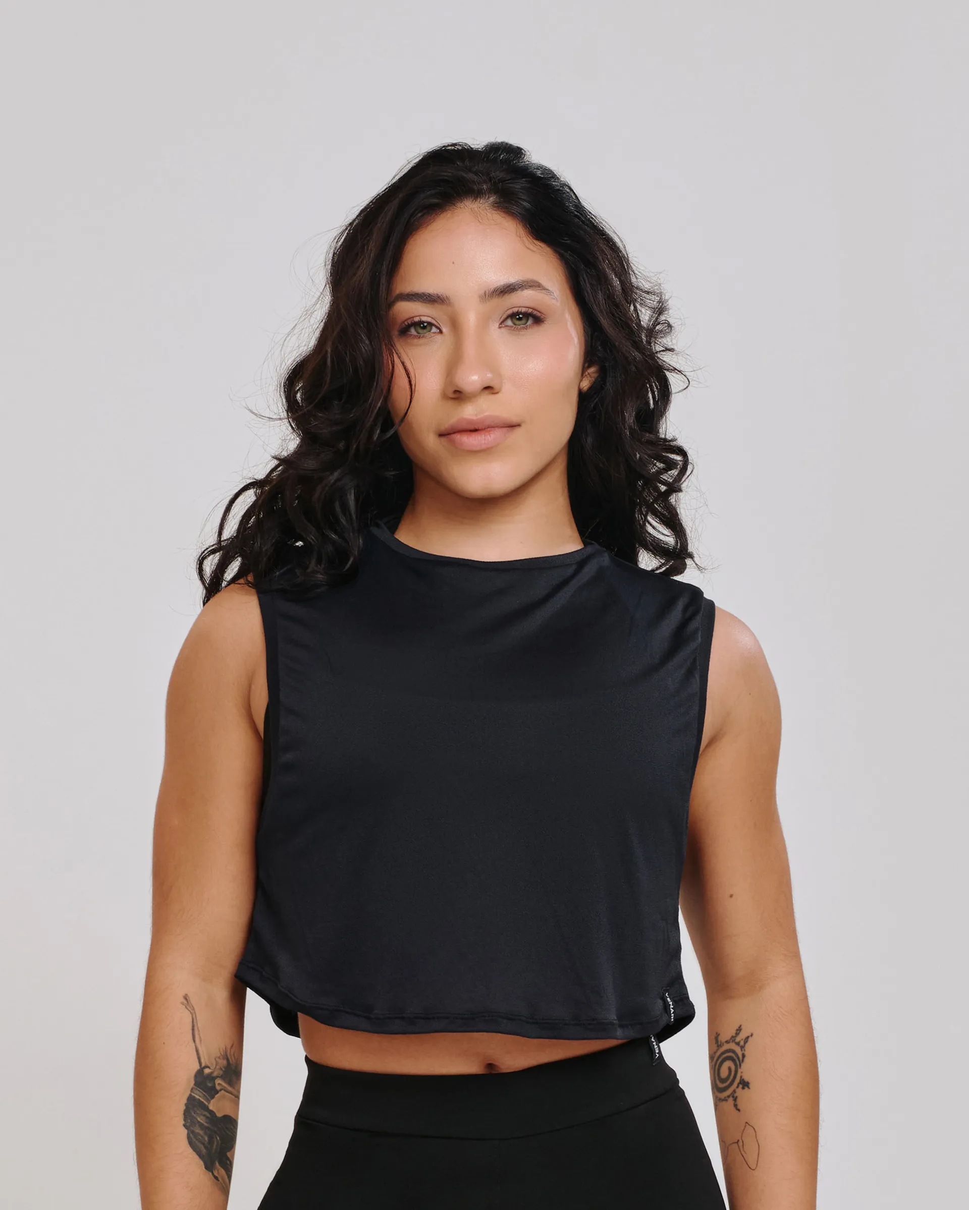 Cropped Isa Preto