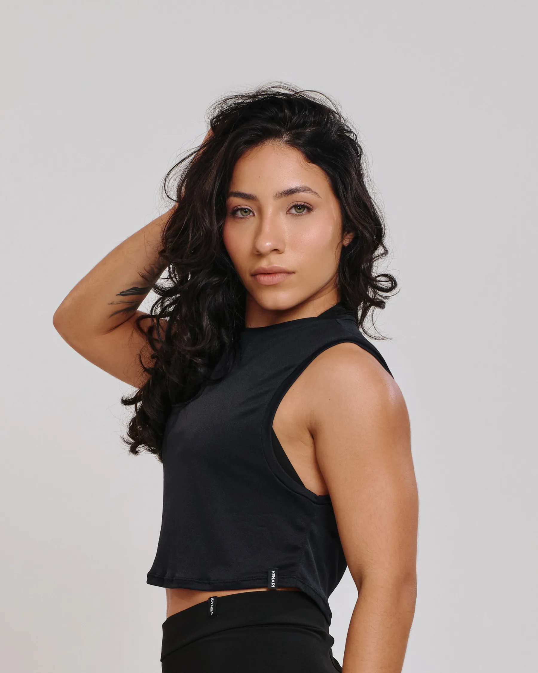 Cropped Isa Preto
