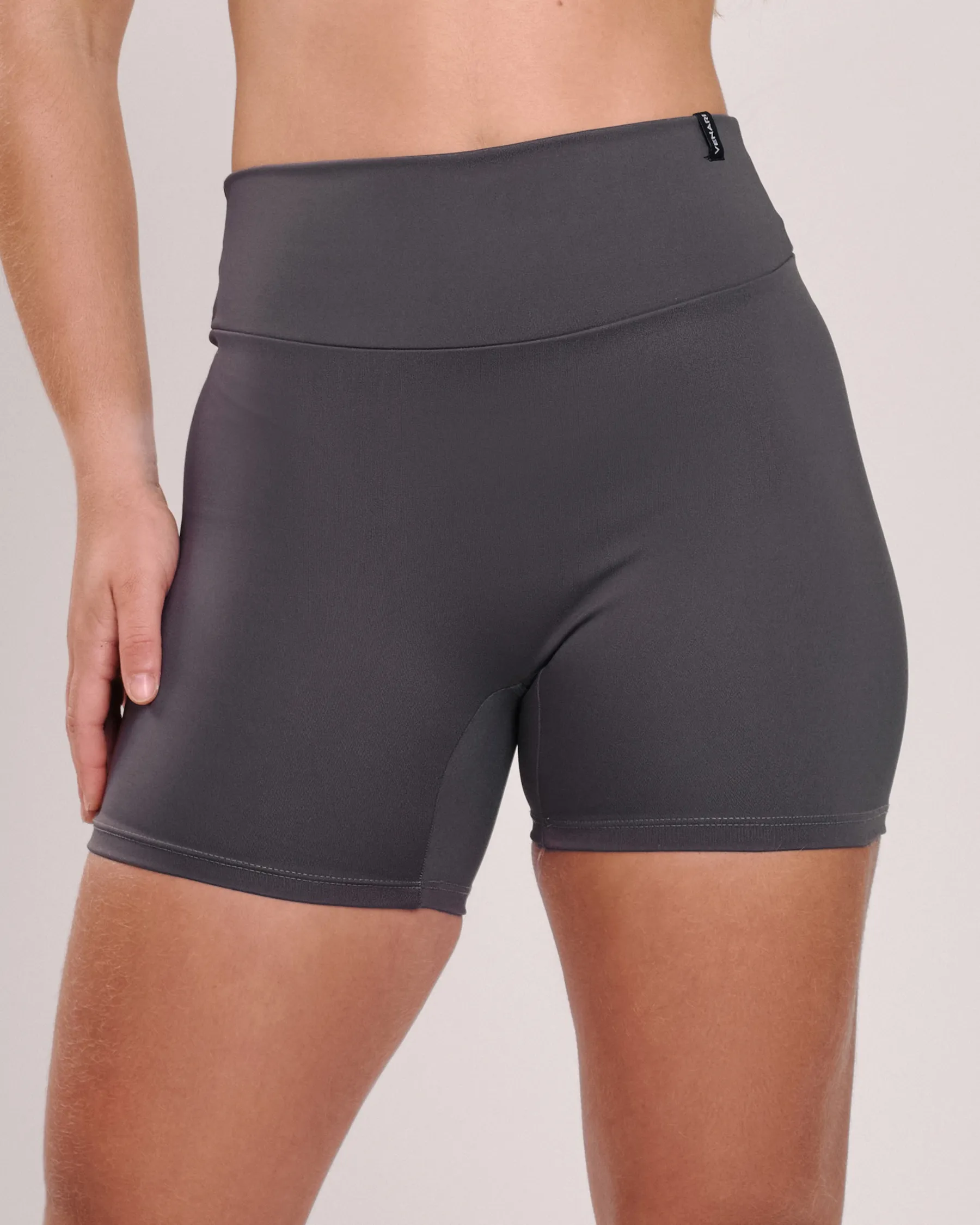 Short Aura Grafite Ju Mamute