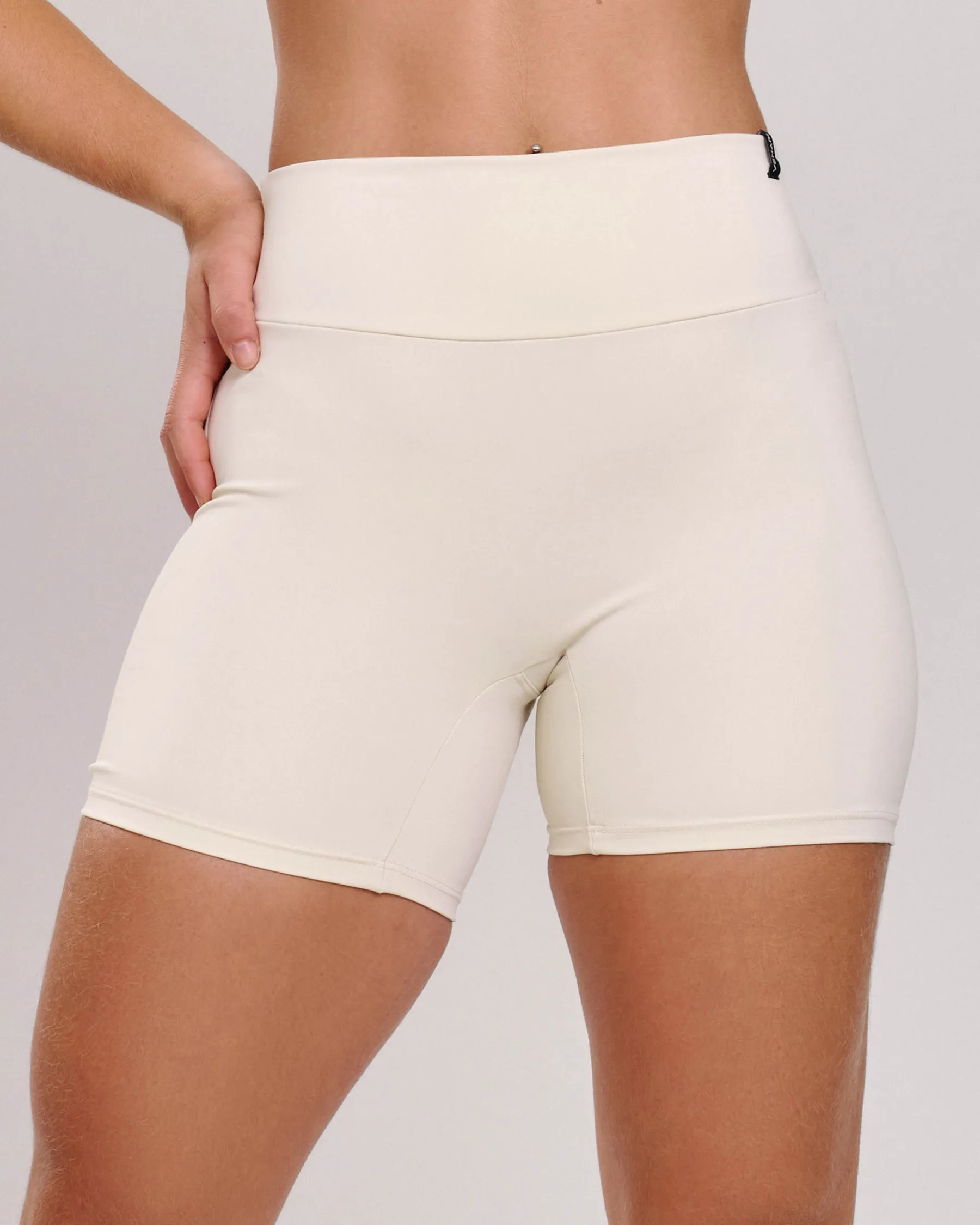 Short Aura Off White Ju Mamute