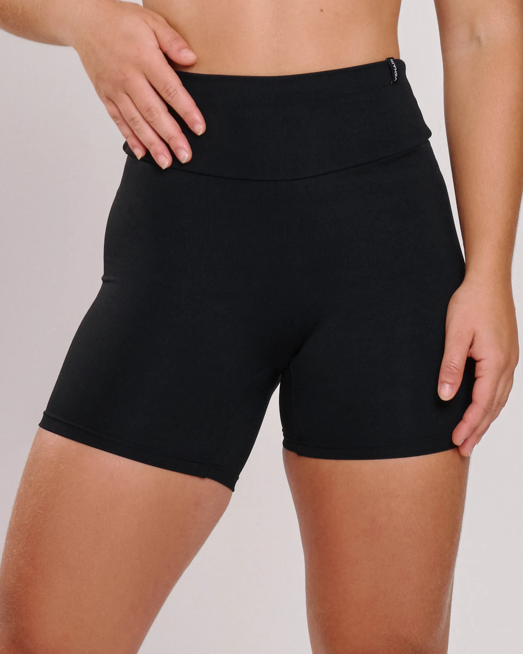 Short Aura Preto Ju Mamute
