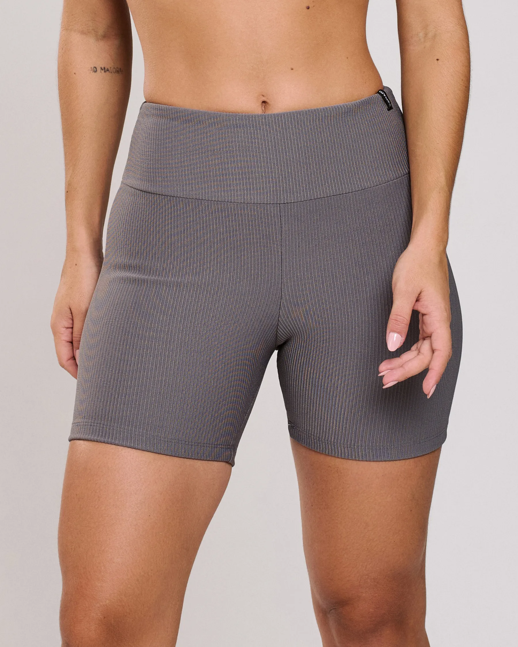 Short Canelado Eleva Cinza