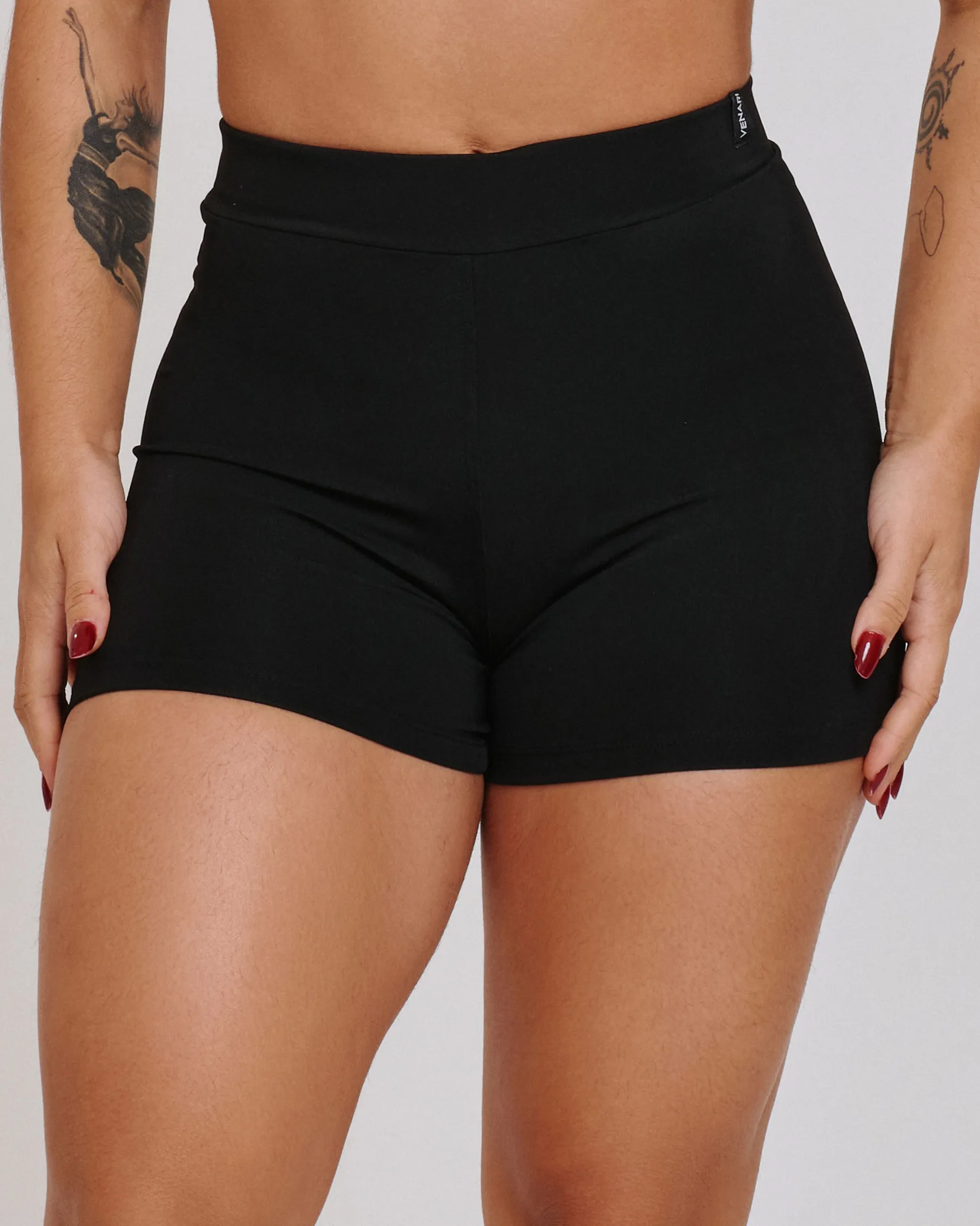 Short Isa Preto