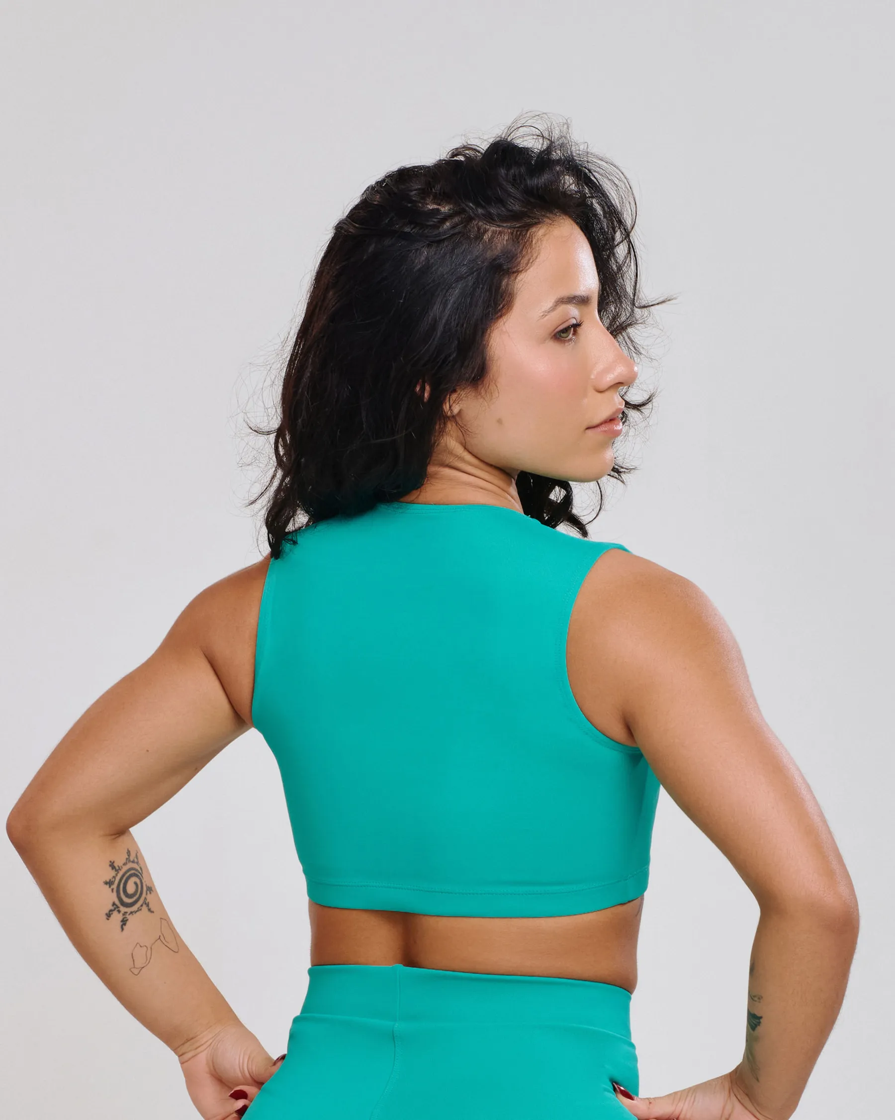 Top Cropped Isa Verde Aqua